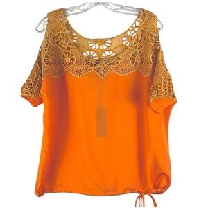 Lulumari cold shoulder top Crochet top panel Sz M